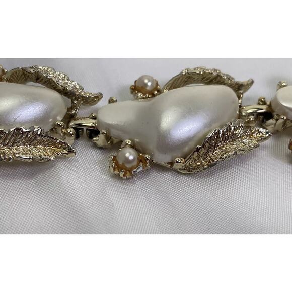 Vintage Coro Bracelet Ivory Baroque Faux Pearl Stone Gold Tone Signed - Picture 6 of 9
